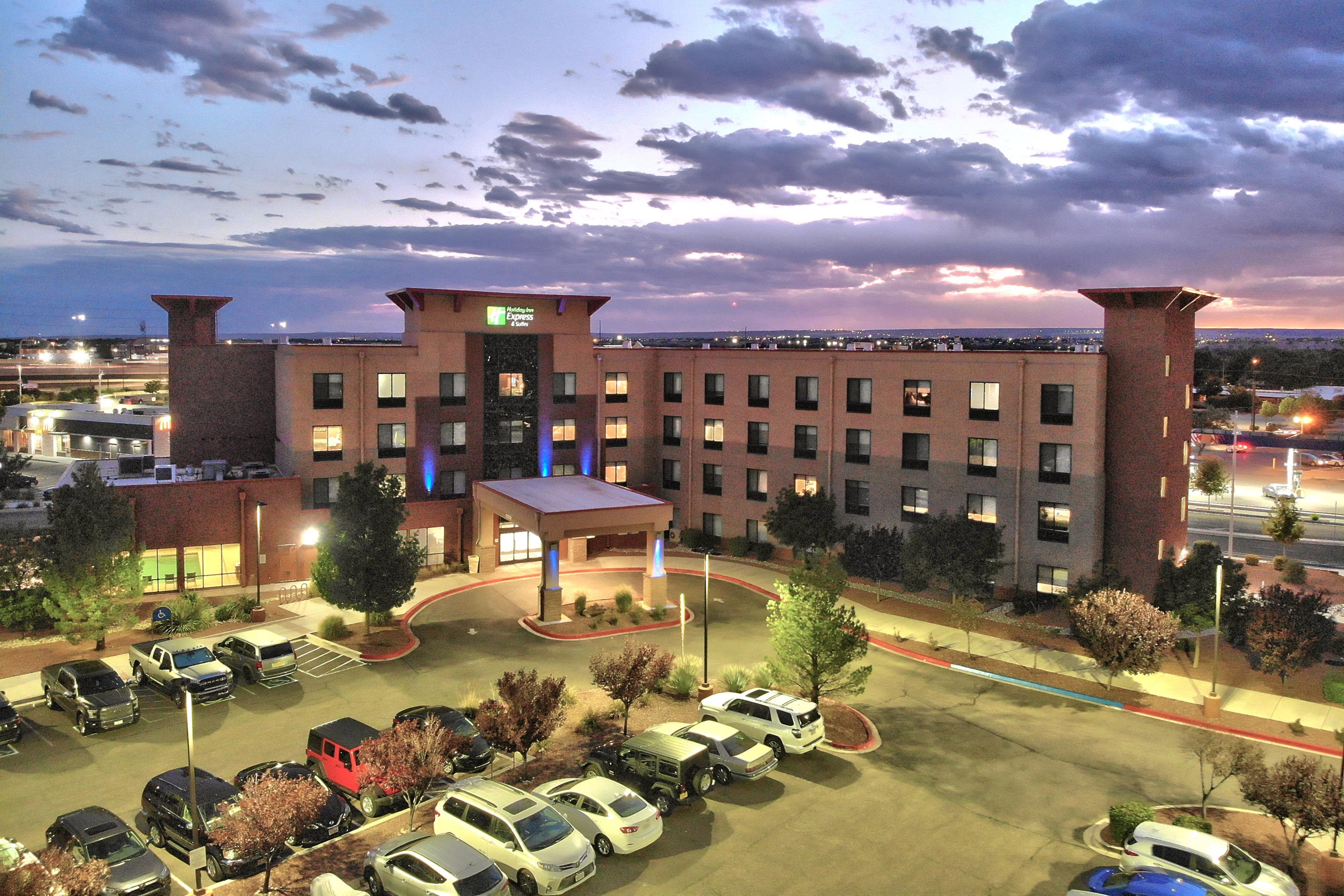 Holiday Inn Express & Suites Albuquerque Historic Old Town By Ihg Exterior foto