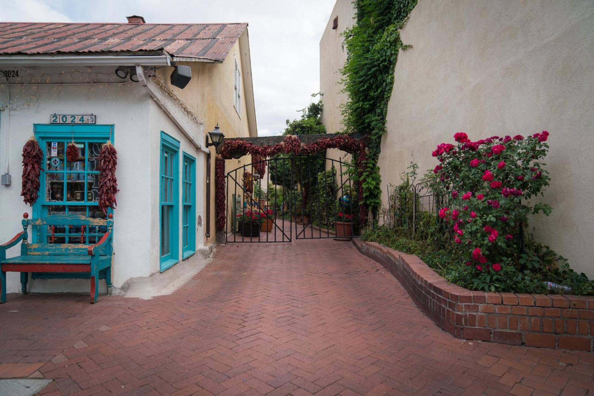 Holiday Inn Express & Suites Albuquerque Historic Old Town By Ihg Exterior foto